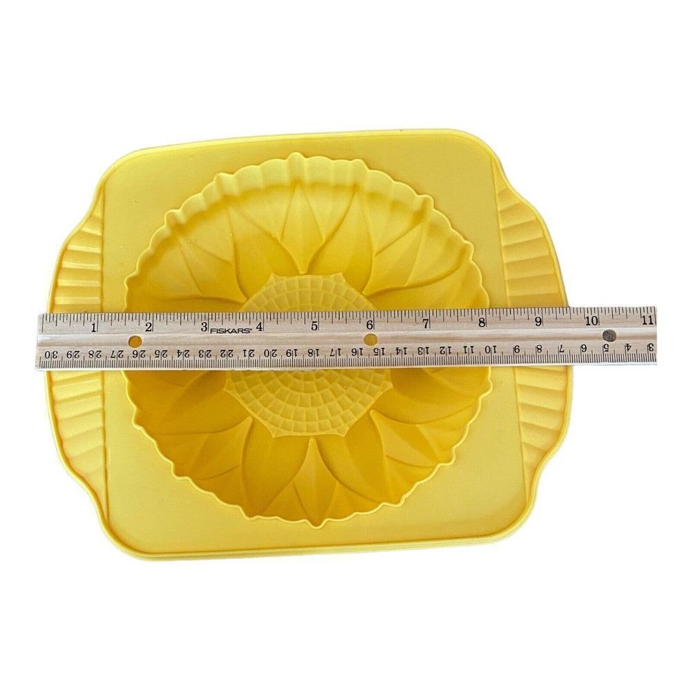 Sunflower Soft Mold Nonstick Pastry Cake Baking Pan - Picture 3 of 4